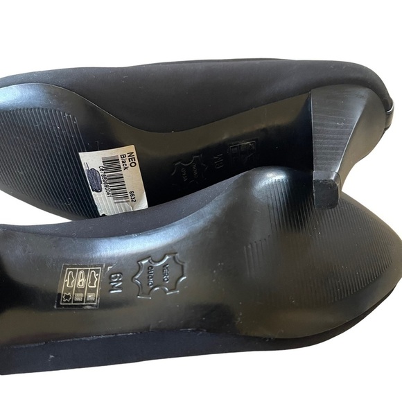 NWT Dressbarn Black Heels size 6 neoprene material no flaws - Picture 6 of 8